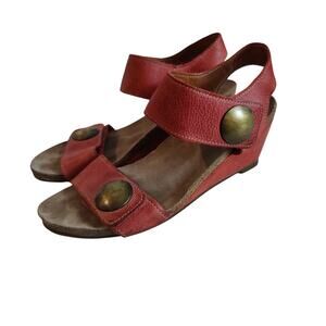 Taos Sz 39 (US 8-8.5) Red Carousel 2 Wedge Sandals Leather Strappy Adjustable